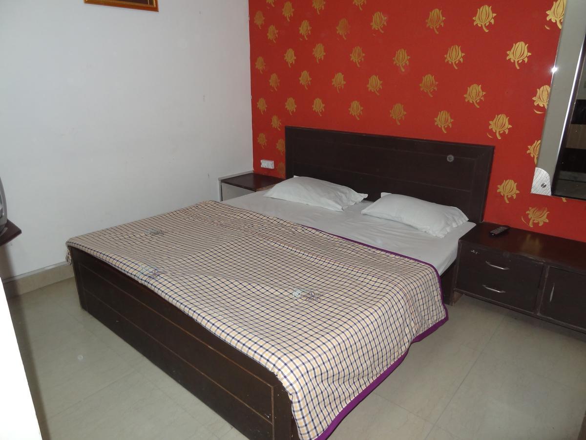 Hotel Aashiyana Agra  Kültér fotó
